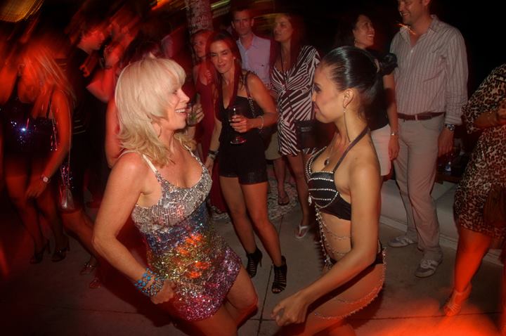 Фанаты Стар Трека устроили обмен женами на свинг вечеринке